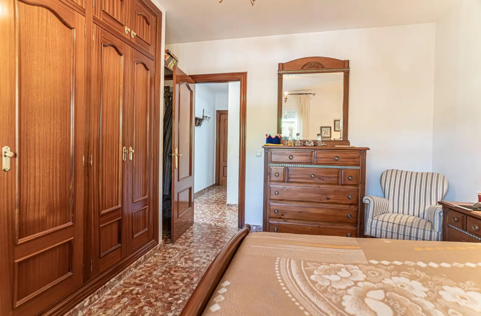 Dormitori de Finca rústica en venda en Málaga amb Aire condicionat, Terrassa i Traster