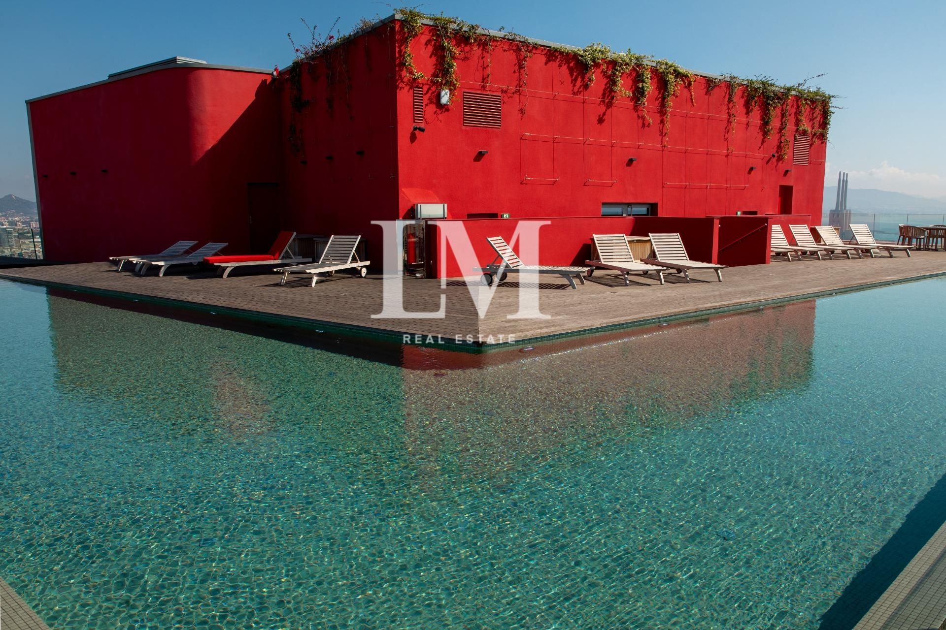 Swimming pool of Apartment to rent in  Barcelona Capital  with Air Conditioner, Heating and Private garden