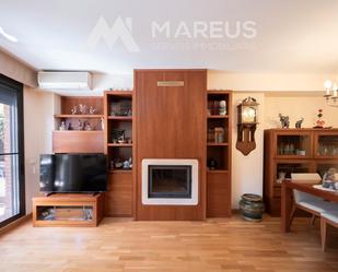 Living room of Single-family semi-detached for sale in Sant Andreu de la Barca  with Air Conditioner and Terrace