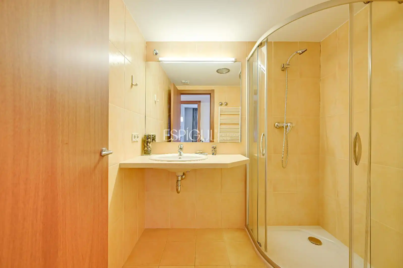 Bathroom of Attic for sale in Girona  with Air Conditioner, Heating and Terrace