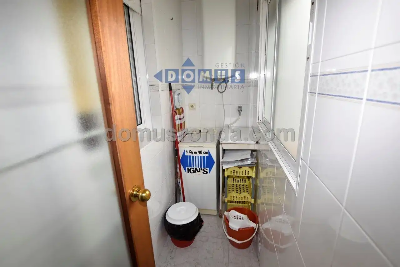 Baño de Piso en venta en Ronda con Trastero, Amueblado y Lavadora