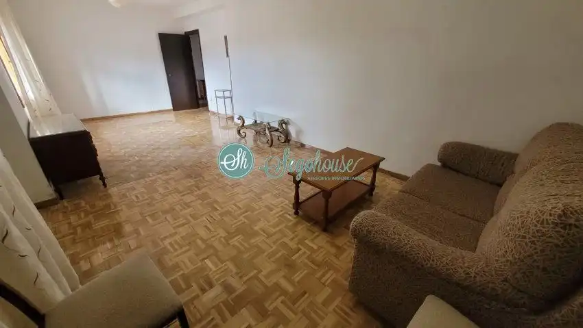 Sala de estar de Piso en venta en Segovia con Calefacción, Parquet y Terraza