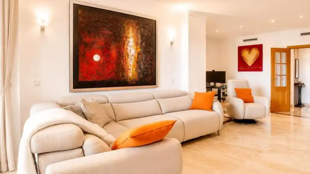 Sala d'estar de Apartament de lloguer en Estepona amb Aire condicionat, Terrassa i Traster