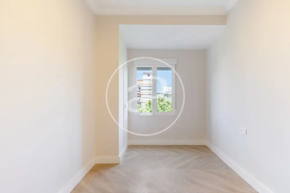 Bedroom of Flat for rent in Valencia  with Air Conditioner, Heating and Balcony