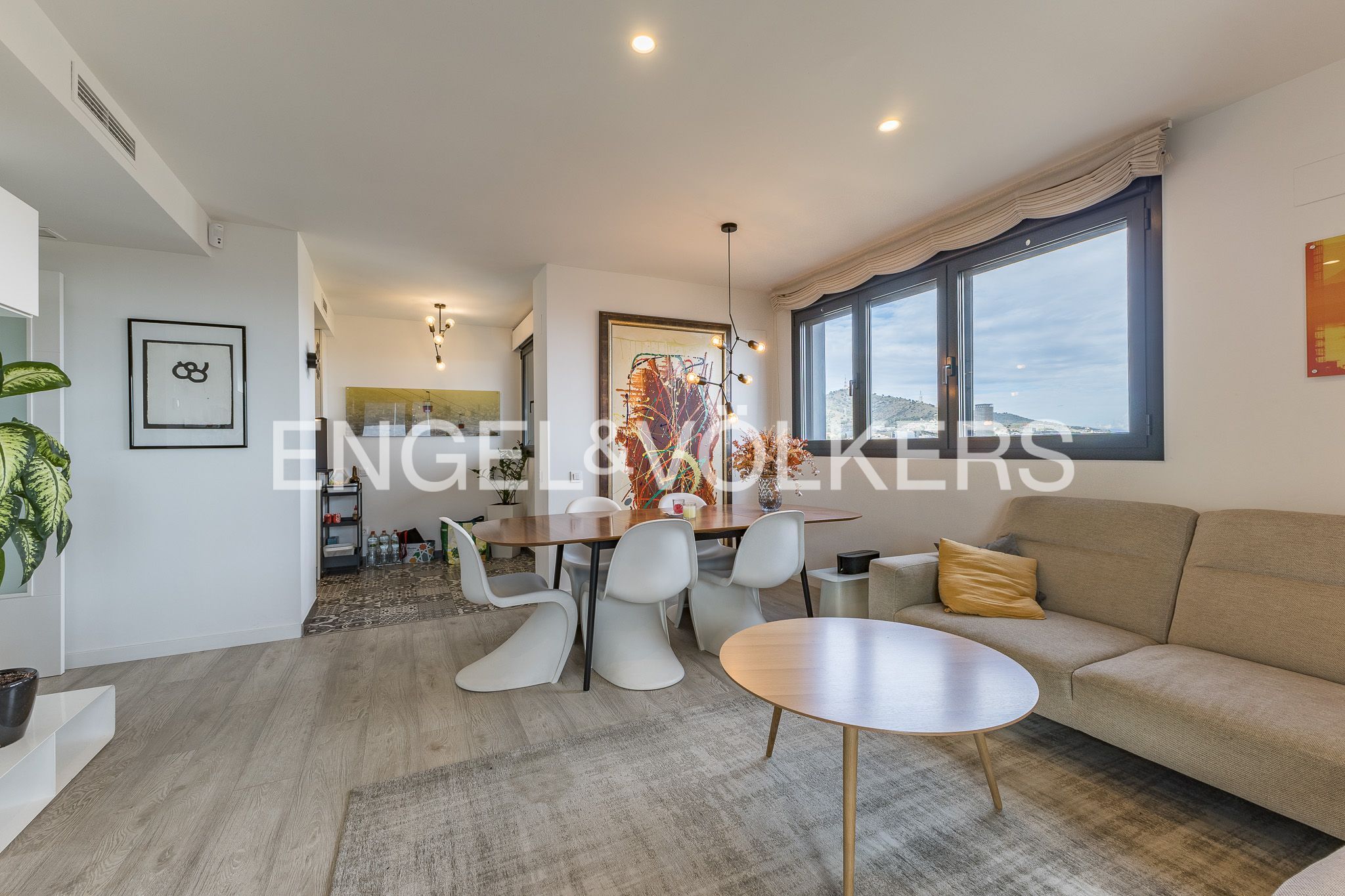 Comedor de Ático en venta en L'Hospitalet de Llobregat con Calefacción, Piscina y Balcón