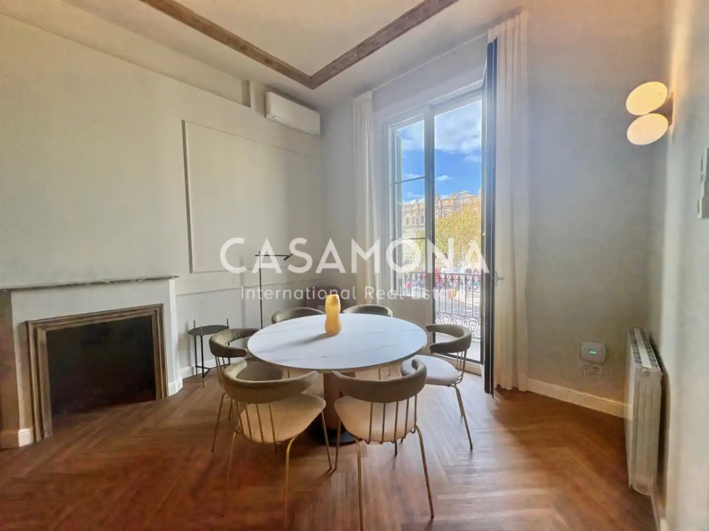 Menjador de Apartament en venda en Barcelona amb Aire condicionat, Calefacció i Terrassa