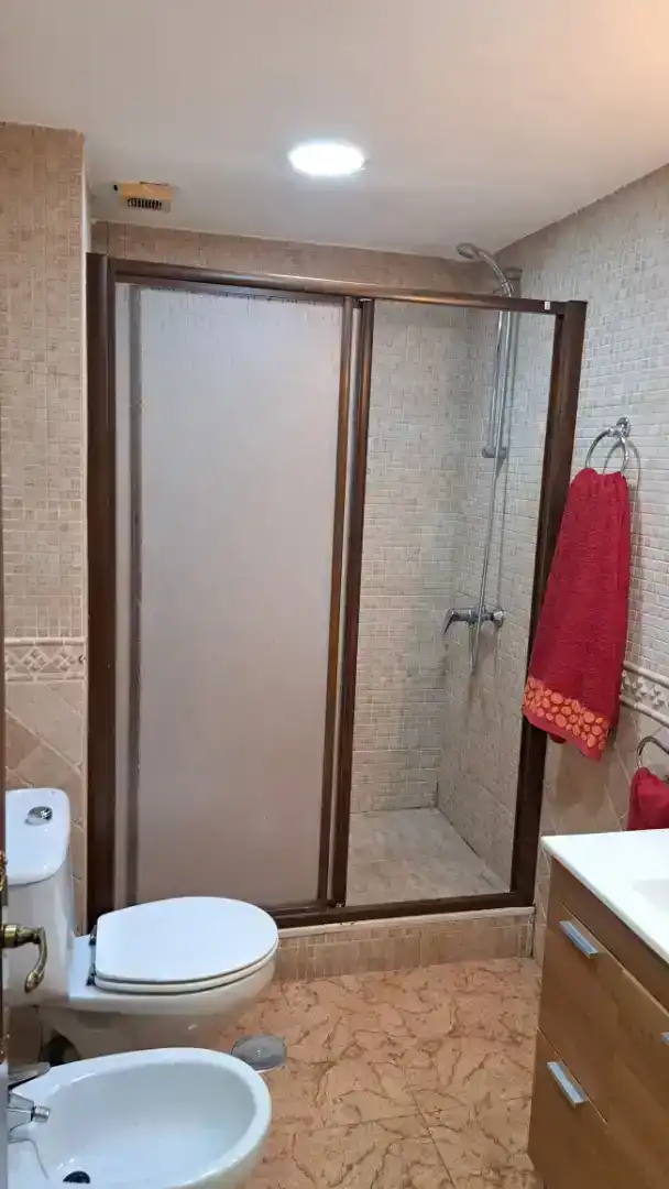 Badezimmer von Wohnung zur Miete in  Sevilla Capital mit Klimaanlage und Balkon