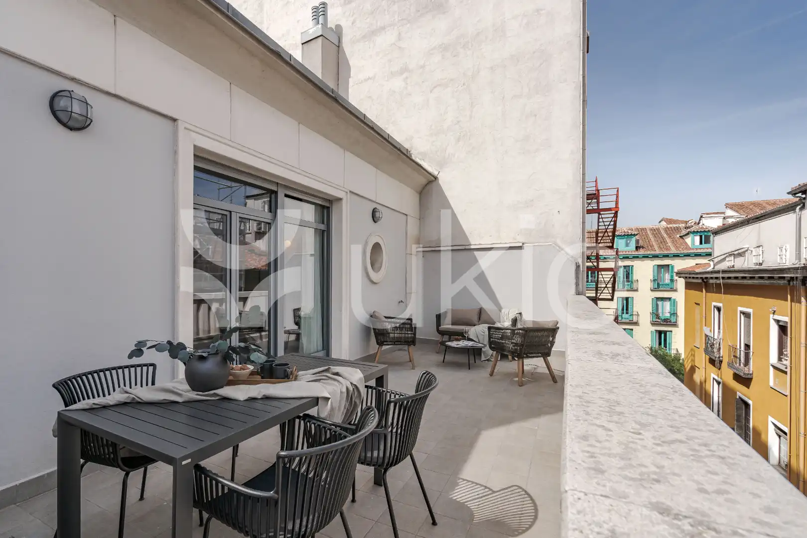 Apartament amb terrassa de lloguer a Calle de la Farmacia