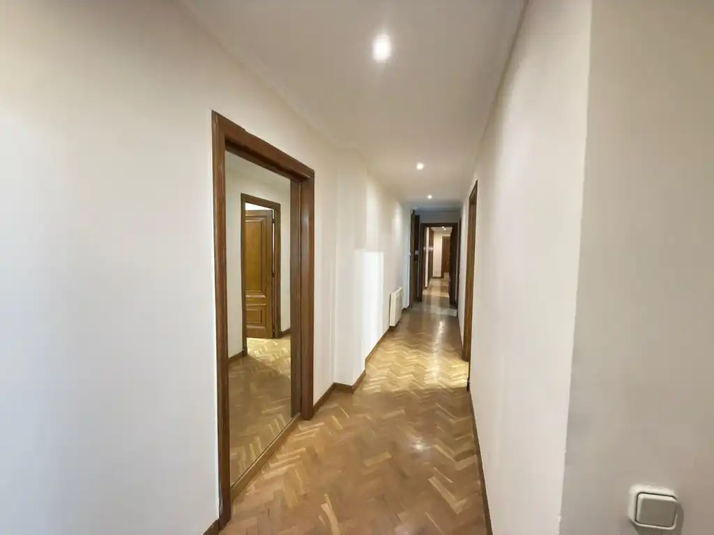 Wohnung zur Miete in Valencia mit Klimaanlage, Terrasse und Möbliert