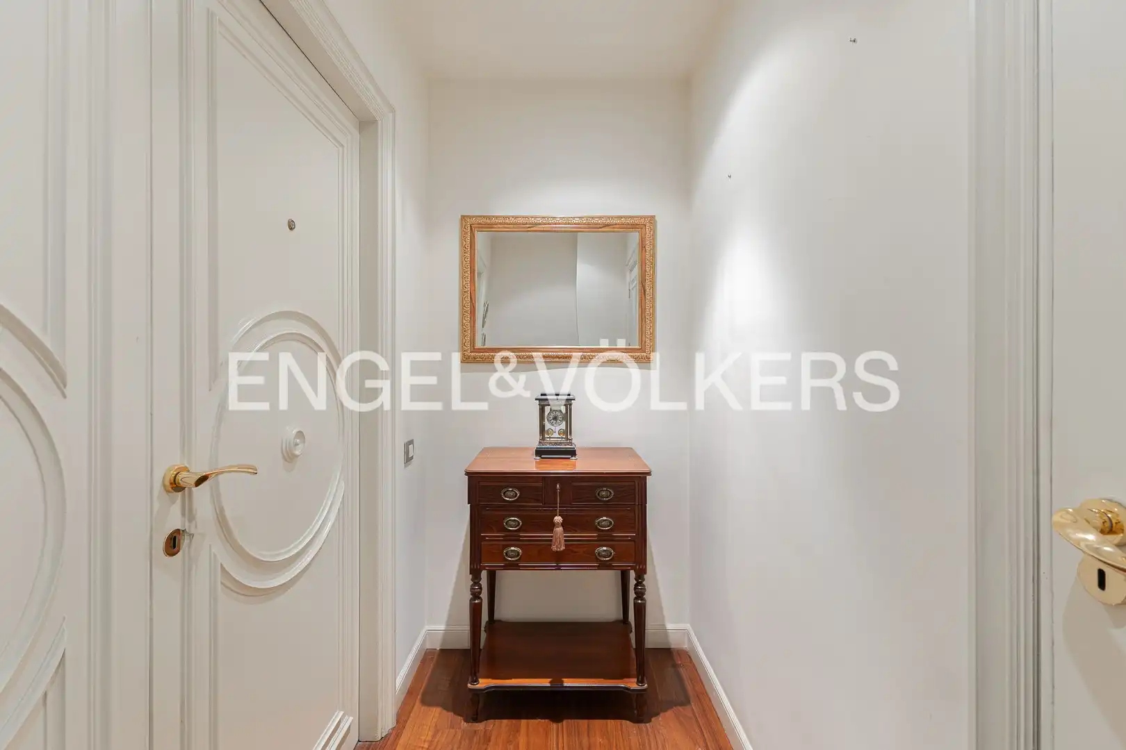 Flat for sale in Barcelona  with Air Conditioner, Heating and Private garden