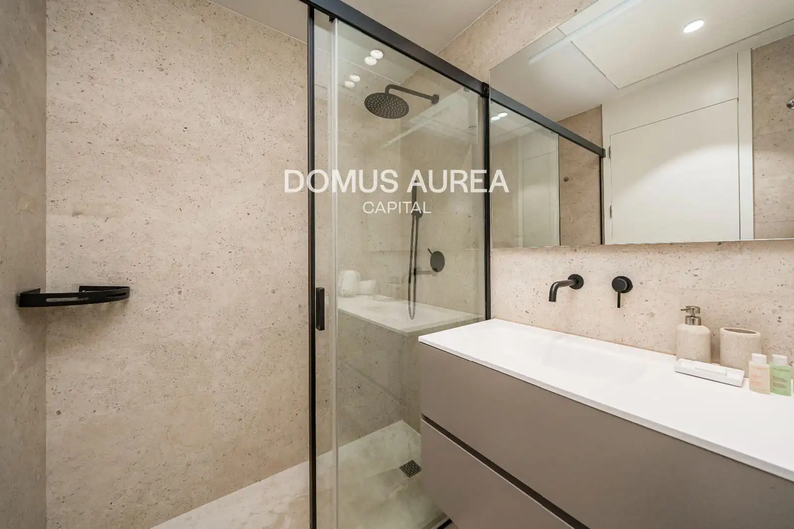 Baño de Piso en venta en Madrid con Aire acondicionado, Calefacción y Terraza