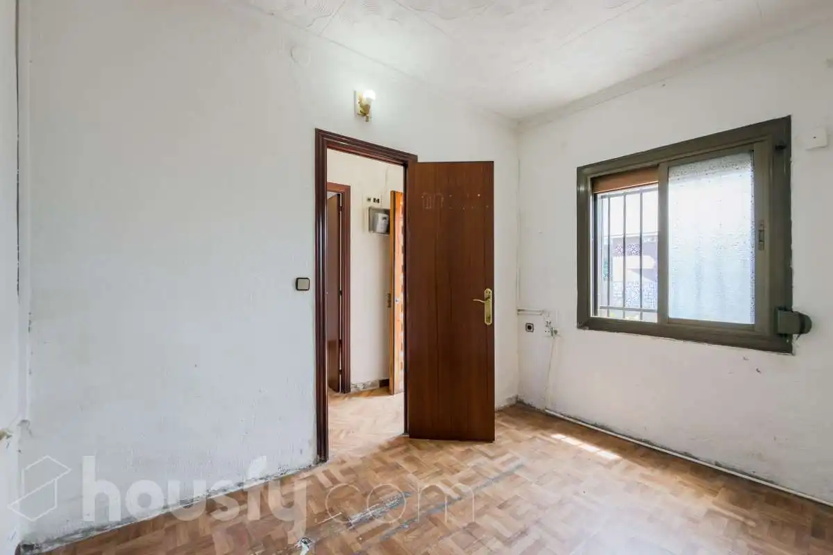 Bedroom of Houses for sale in Santa Coloma de Gramenet  with Heating, Private garden and Terrace