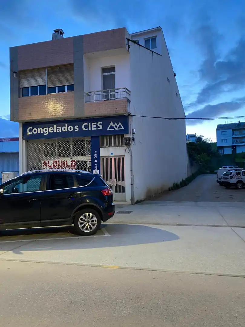 Locale commerciale in affitto a Avenida Álvaro Cunqueiro 44, imagen 3