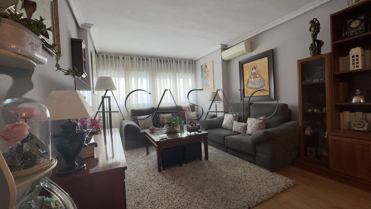 Living room of Flat for sale in  Madrid Capital  with Air Conditioner and Heating
