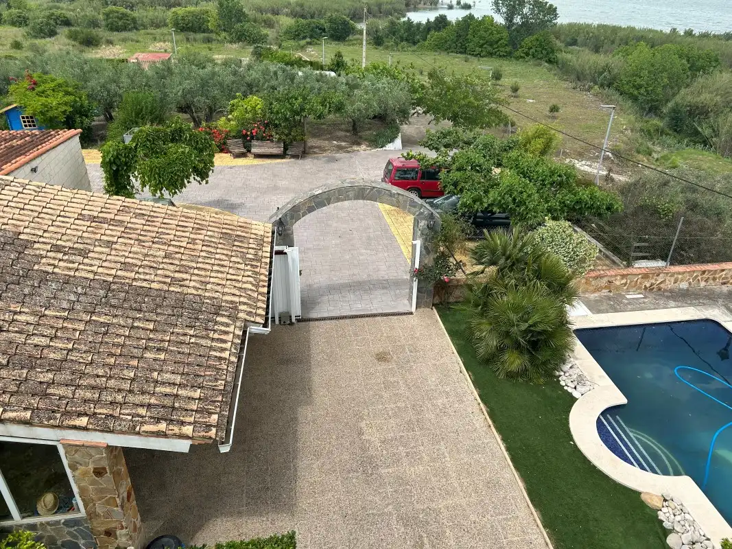 Vista exterior de Casa o xalet en venda en Sempere amb Aire condicionat, Jardí privat i Terrassa