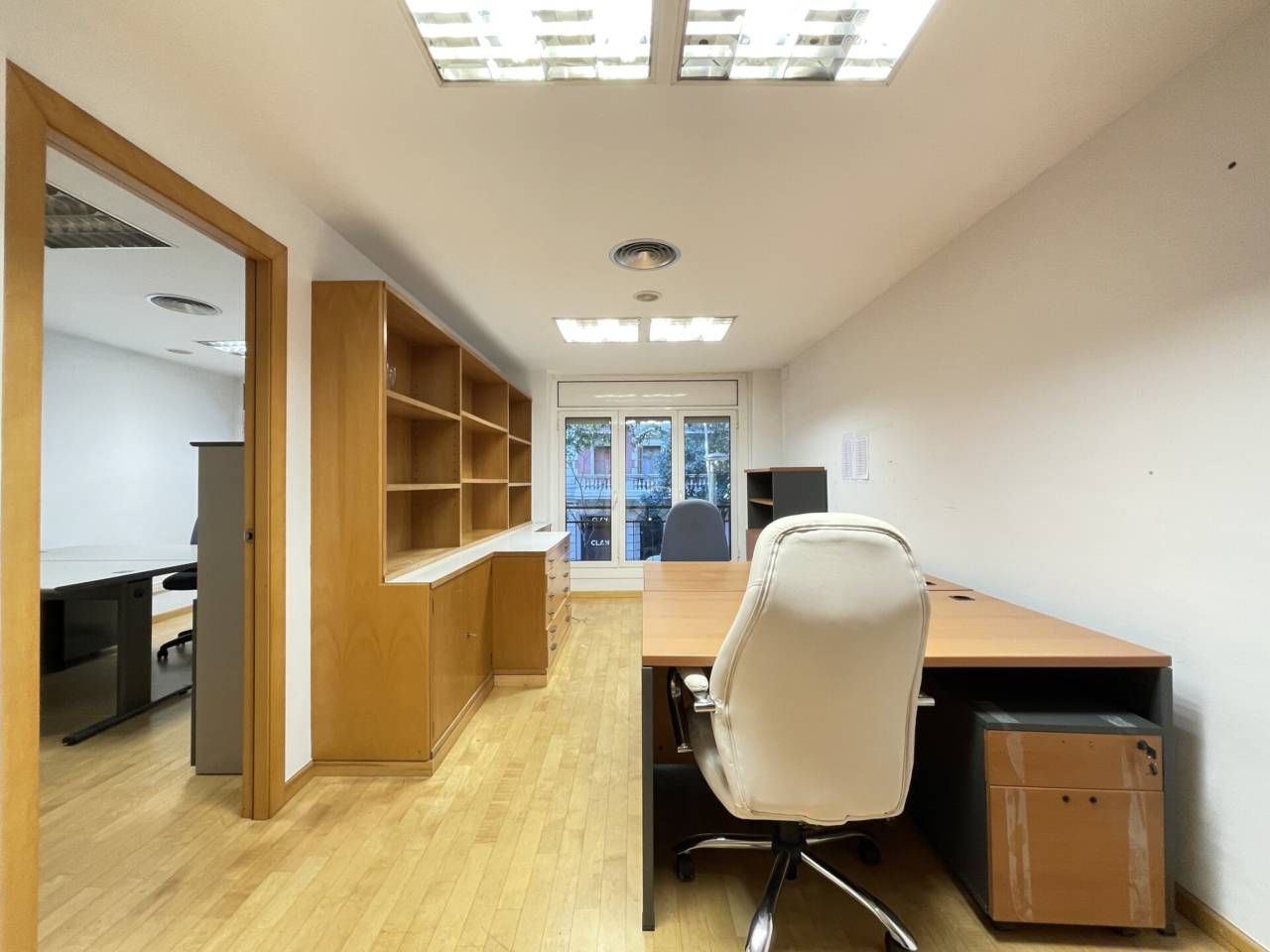 Oficina de alquiler en Calle Rocafort, La Nova Esquerra de l'Eixample, Eixample