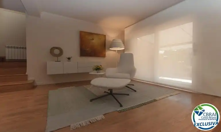 Sala de estar de Casa o chalet en venta en Roses con Aire acondicionado, Calefacción y Jardín privado