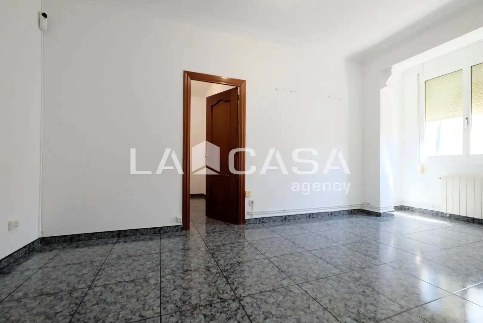 Flat for sale in Barcelona  with Air Conditioner, Heating and Terrace