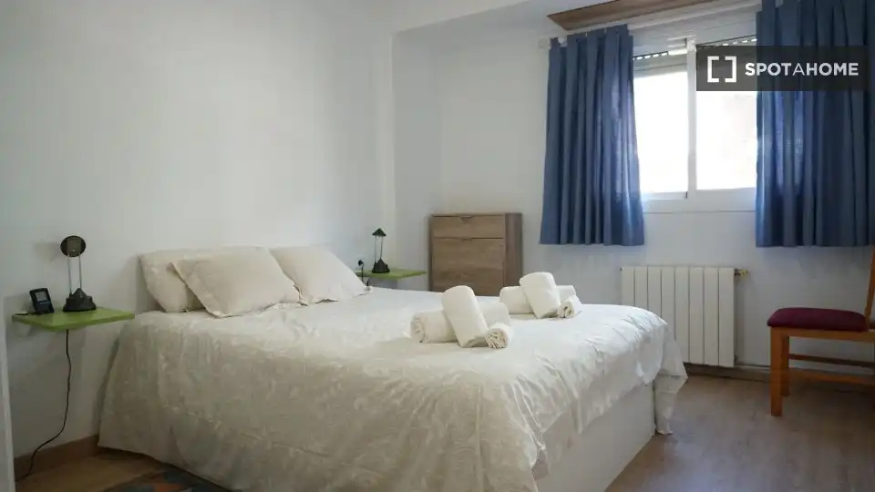 Habitación de Piso de alquiler en Valencia con Aire acondicionado, Calefacción y Amueblado