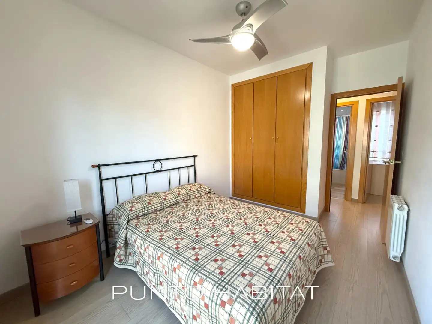 Bedroom of Flat for rent in Barcelona  with Air Conditioner, Heating and Parquet flooring