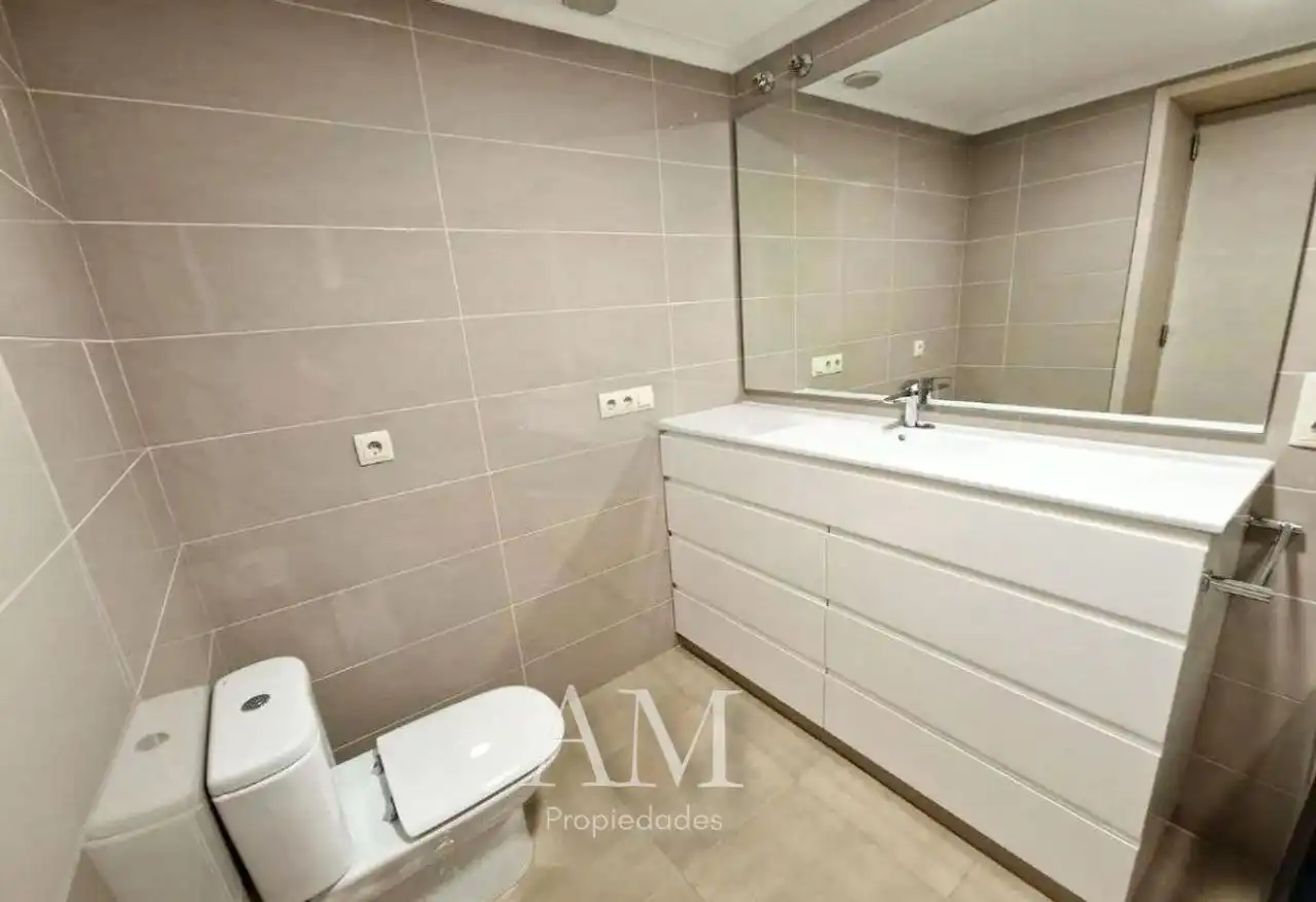 Bany de Casa o xalet en venda en Vigo  amb Calefacció, Jardí privat i Terrassa