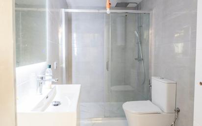 Bathroom of Apartment for sale in Torrevieja  with Air Conditioner and Terrace