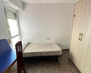 Dormitori de Apartament per a compartir en  Valencia Capital amb Moblat i Forn