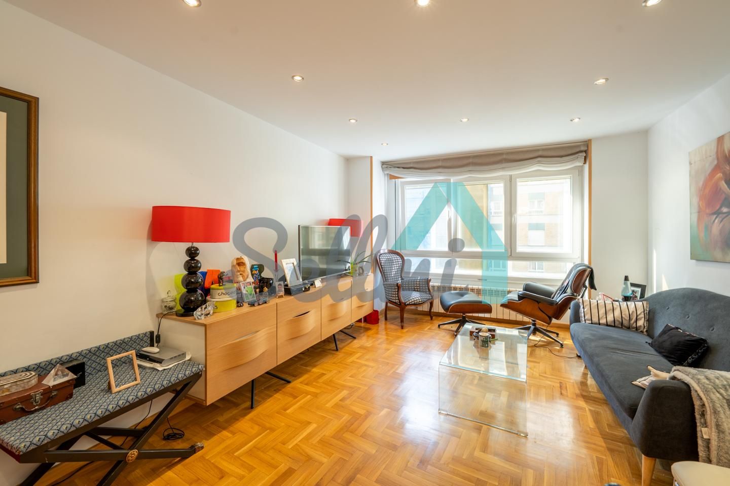 Sala d'estar de Pis en venda en Oviedo  amb Calefacció, Parquet i Terrassa