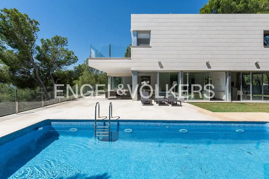 Vista exterior de Casa o chalet de alquiler en Chiva con Aire acondicionado, Calefacción y Jardín privado
