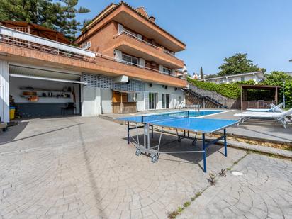 Vista exterior de Casa o xalet en venda en Sant Just Desvern amb Aire condicionat, Calefacció i Jardí privat