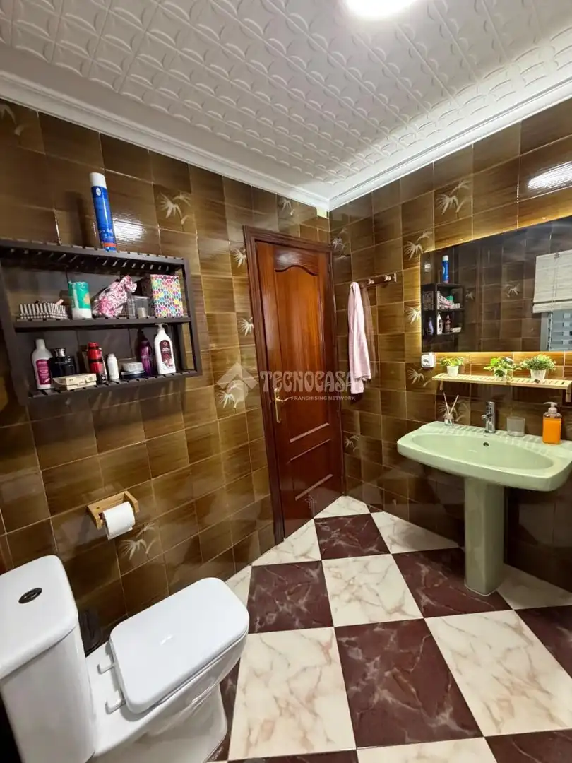 Bany de Casa o xalet en venda en Sevilla amb Aire condicionat i Balcó