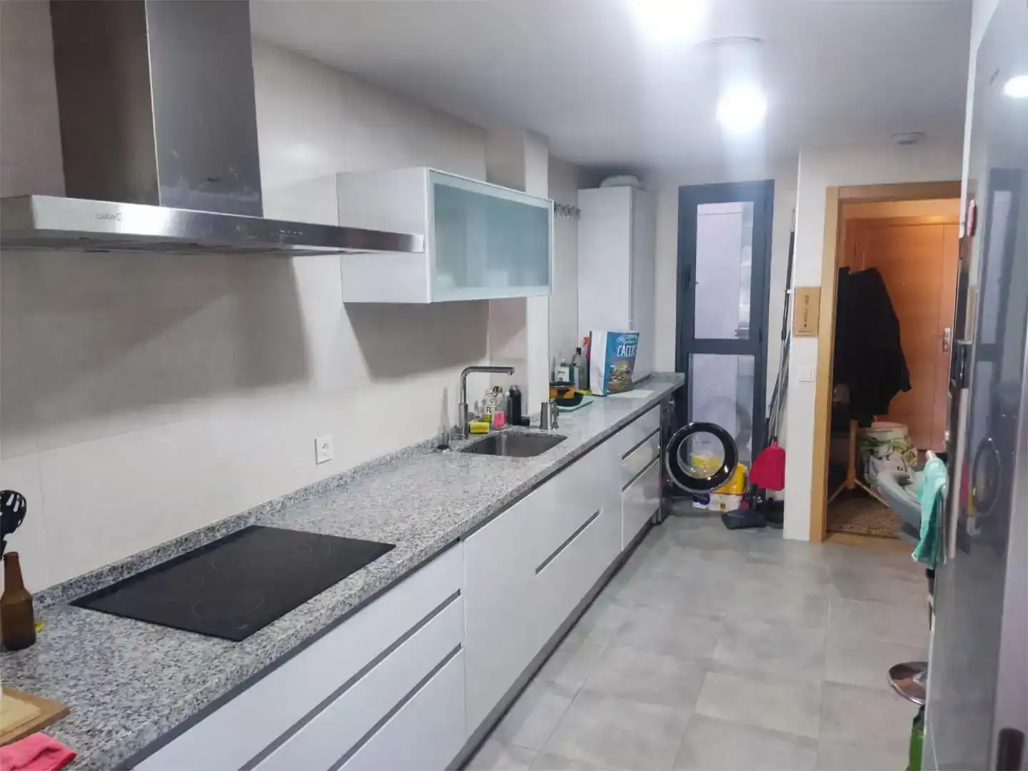 Küche von Wohnung zum Verkauf in Cáceres Capital mit Klimaanlage und Schwimmbad