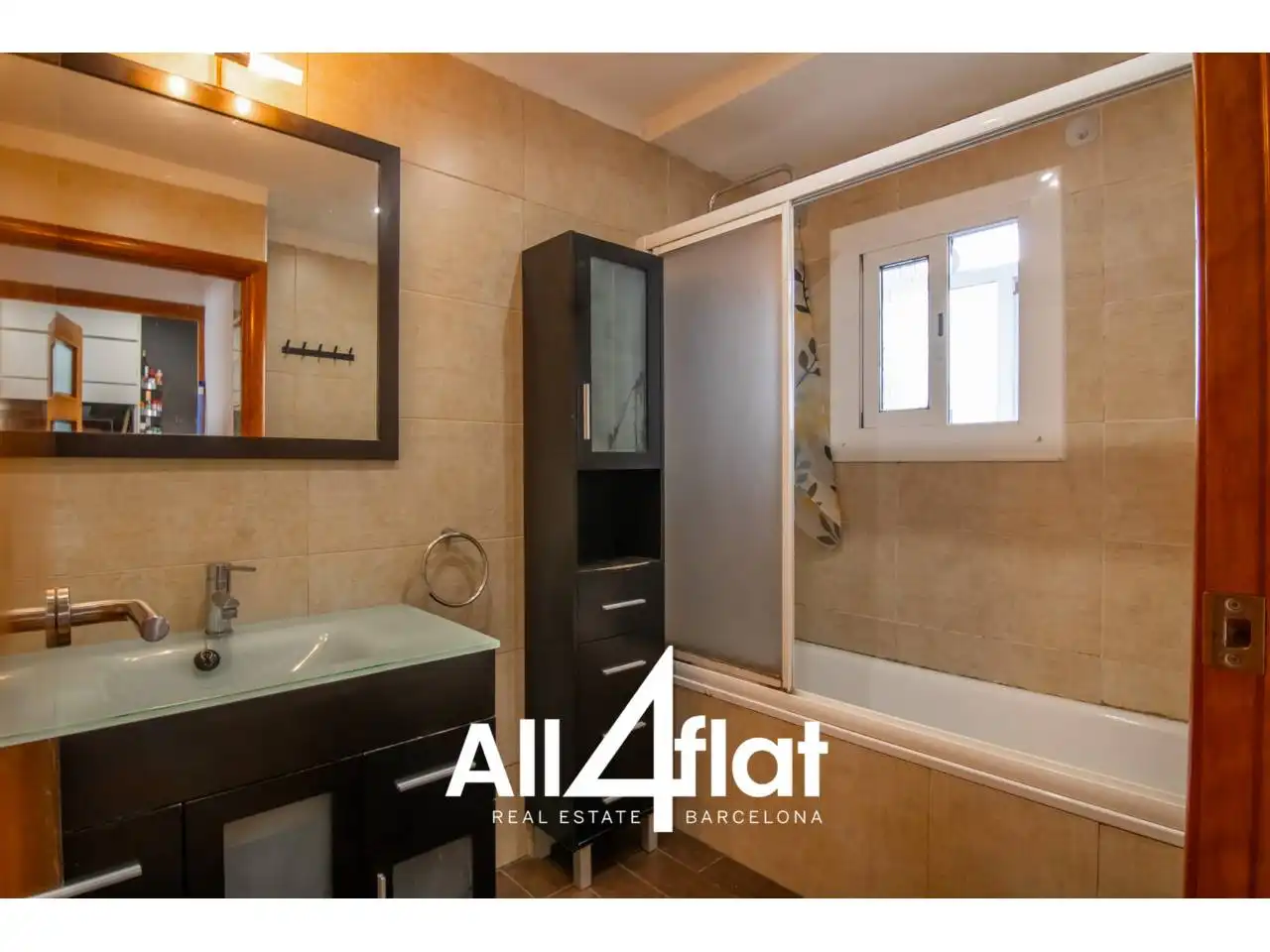 Bathroom of Flat for rent in Esplugues de Llobregat  with Air Conditioner, Heating and Parquet flooring