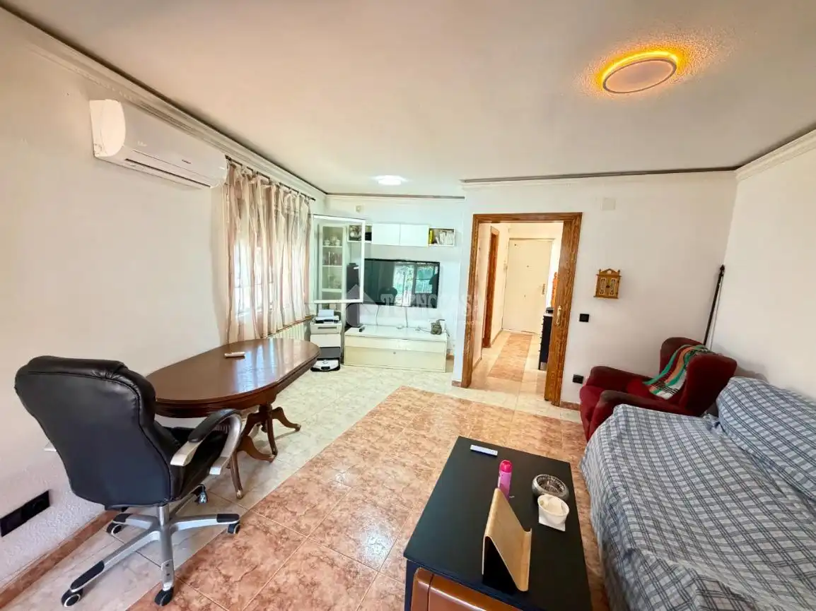 Sala de estar de Casa adosada en venta en Daganzo de Arriba con Aire acondicionado y Calefacción