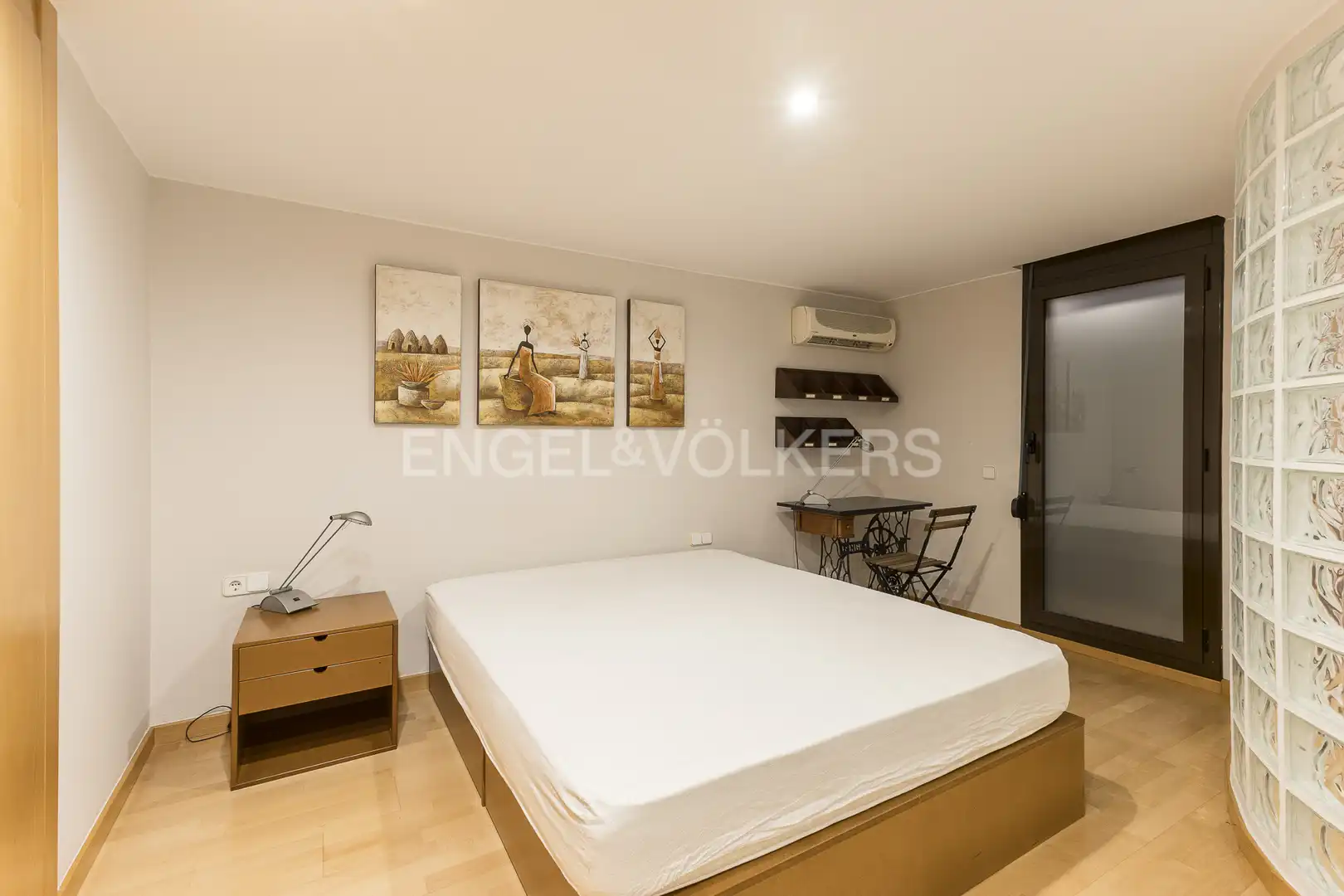 Bedroom of Flat for rent in Barcelona  with Air Conditioner, Heating and Parquet flooring