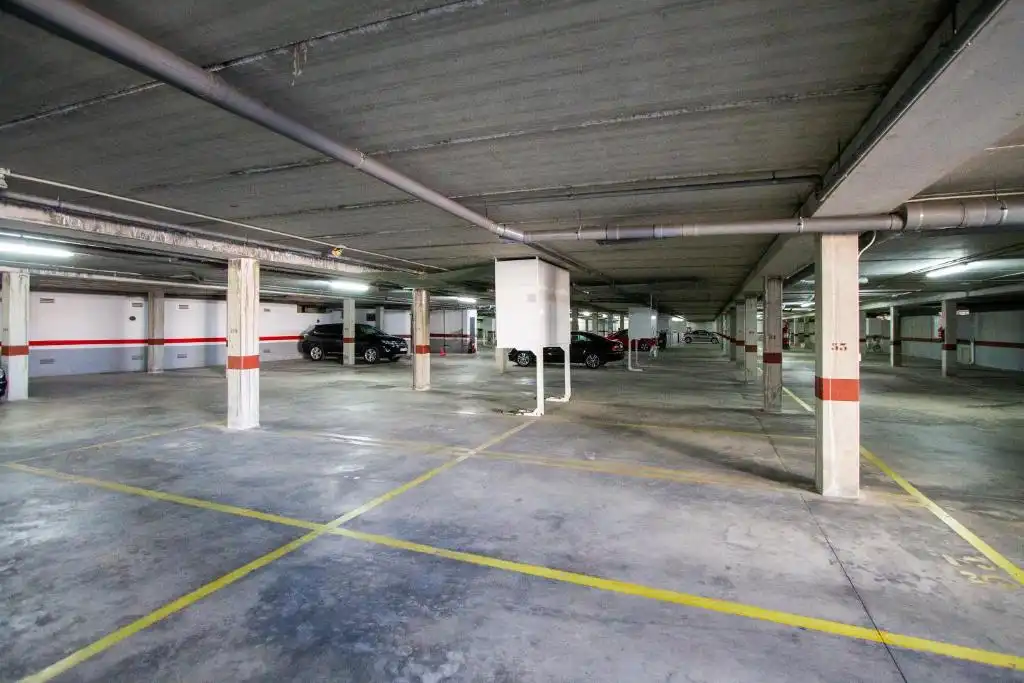 Aparcament de Apartament de lloguer en Cullera amb Aire condicionat, Terrassa i Moblat