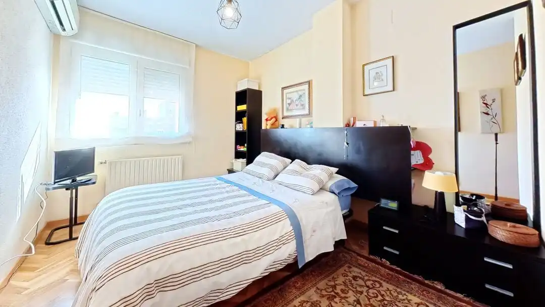 Schlafzimmer von Wohnung zur Miete in  Madrid Capital