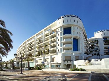 Piso con piscina en venta en Avenida Playas del Duque 2C