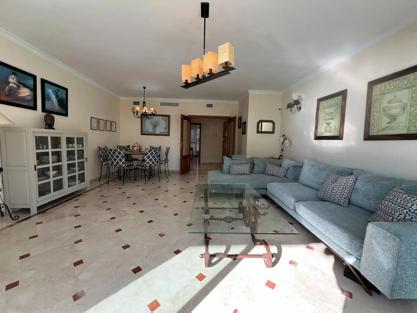 Wohnzimmer von Wohnungen zur Miete in Marbella mit Klimaanlage, Heizung und Terrasse