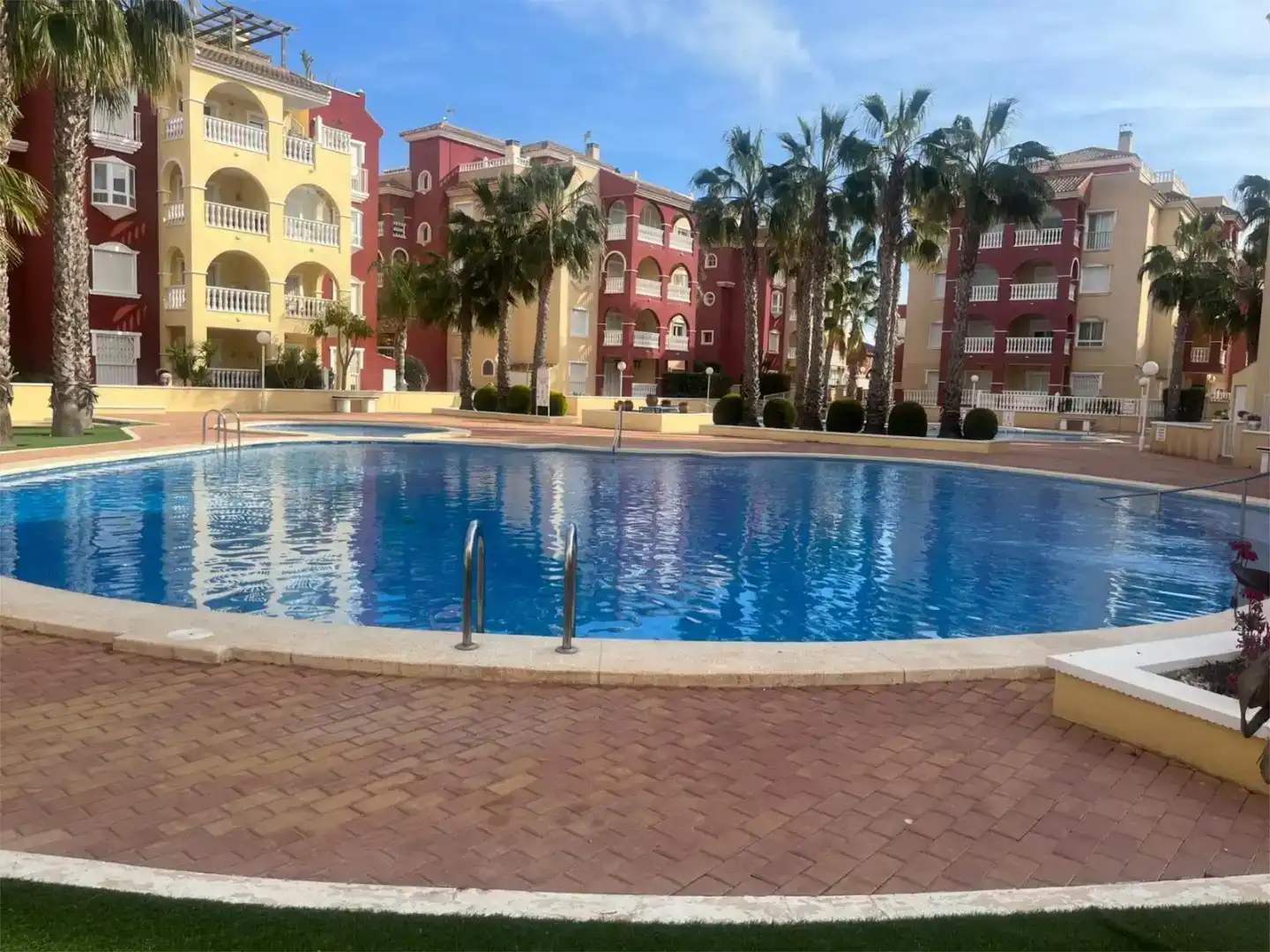 Piscina de Dúplex en venta en Los Alcázares con Aire acondicionado, Jardín privado y Piscina