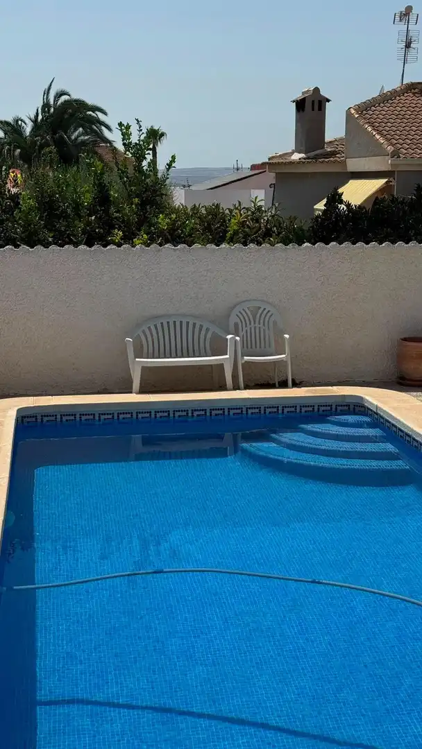 Piscina de Casa adosada en venda en Torrevieja amb Aire condicionat, Calefacció i Terrassa