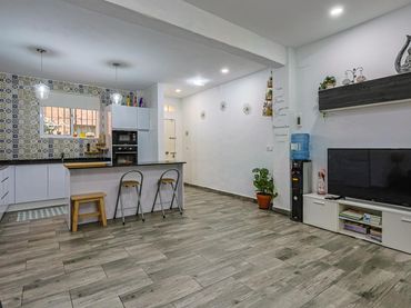 Casa con balcón en venta en Calle DIEGO DE PESQUERA