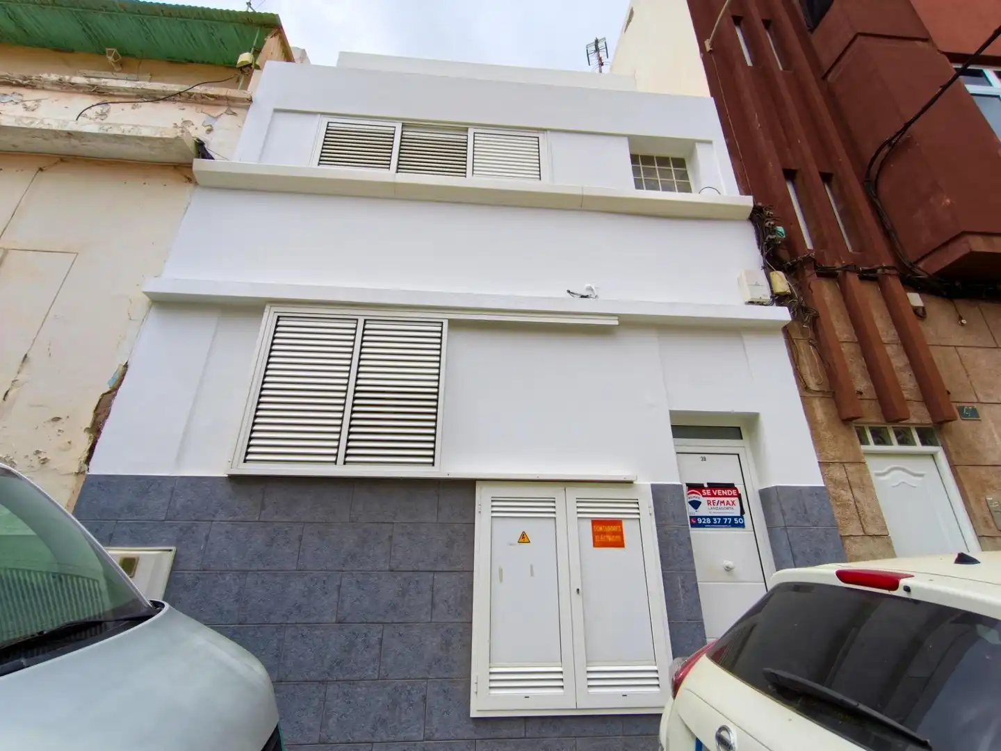 Vista exterior de Casa adosada en venda en Las Palmas de Gran Canaria amb Terrassa i Balcó