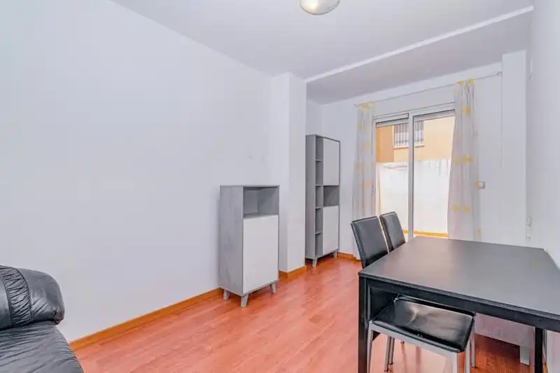 Habitación de Piso en venta en La Zubia con Amueblado