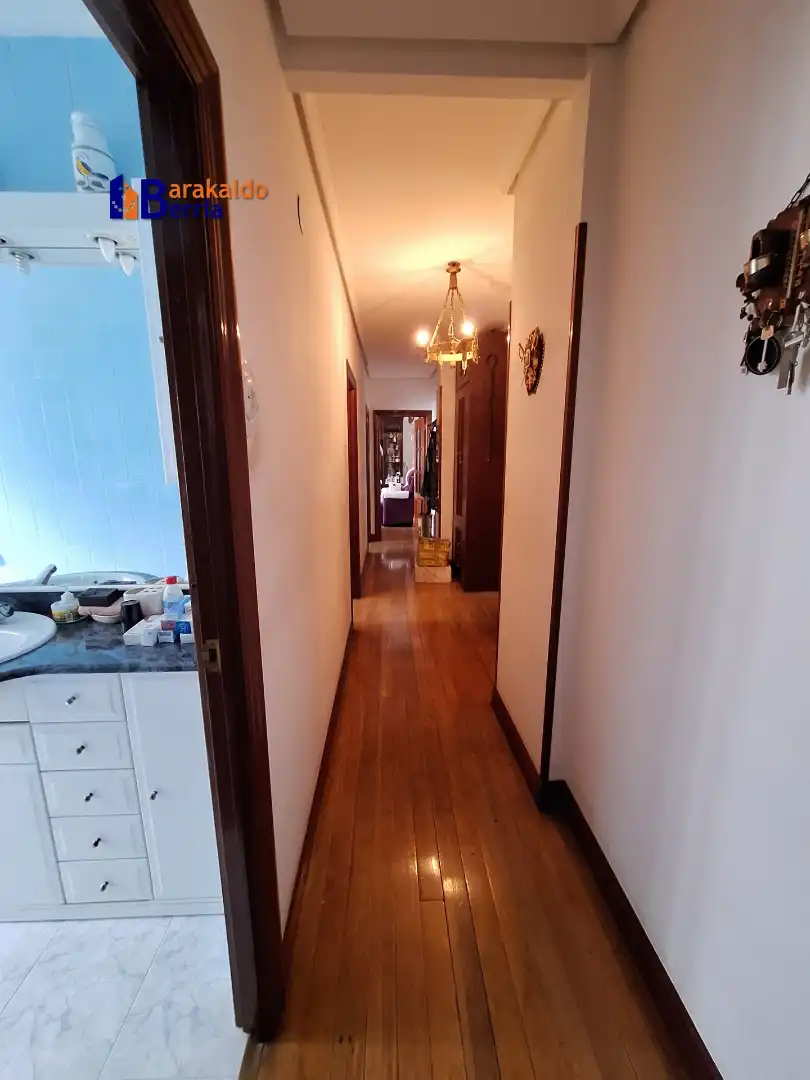 Piso en venta en Barakaldo  con Trastero, Amueblado y Balcón