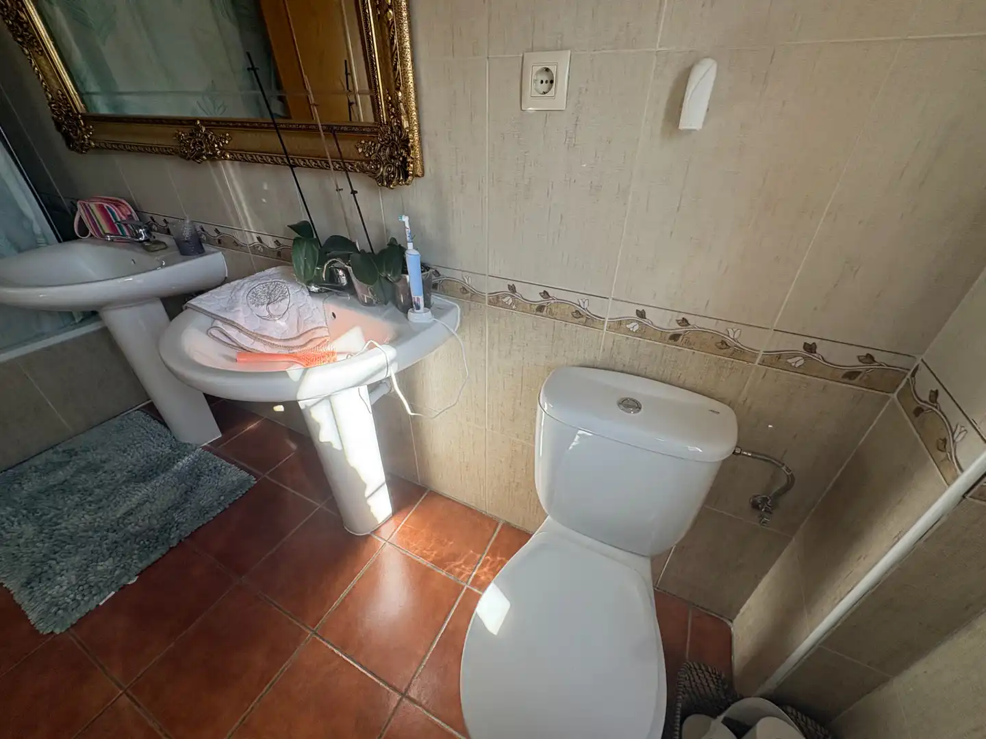 Bathroom of Houses for sale in El Viso de San Juan  with Air Conditioner, Private garden and Parquet flooring