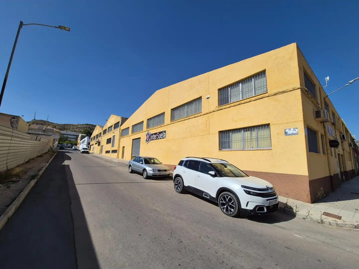 Vista exterior de Nave industrial en venta en Elda