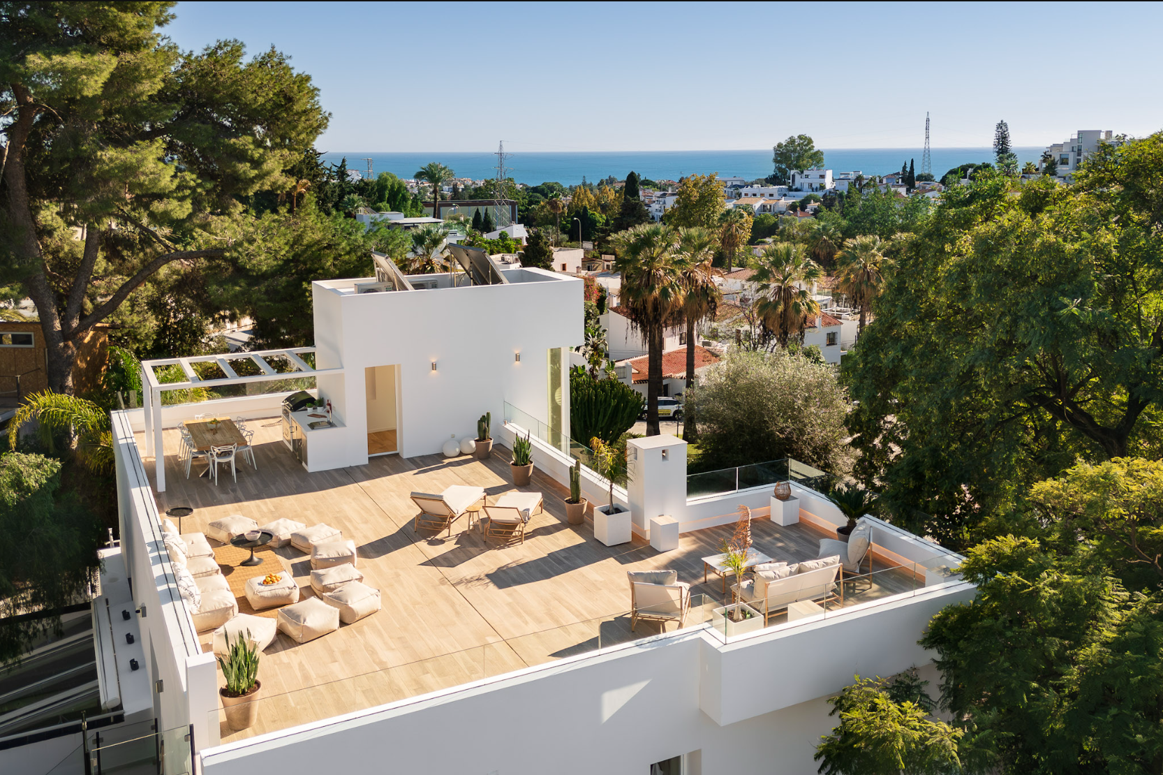 Terrace of House or chalet for sale in Marbella  with Air Conditioner, Private garden and Terrace