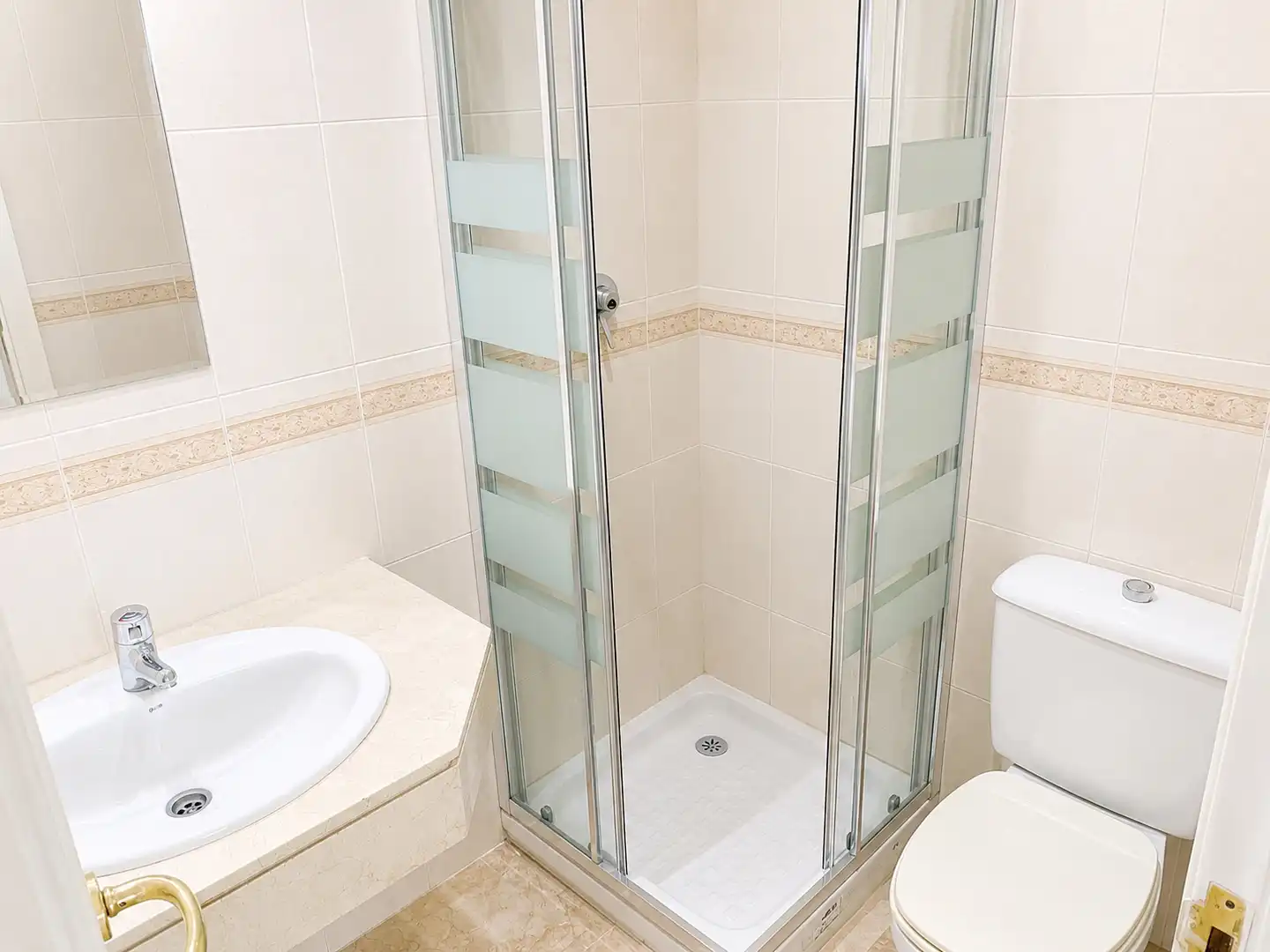 Bathroom of Attic for rent in Las Rozas de Madrid  with Air Conditioner, Heating and Private garden