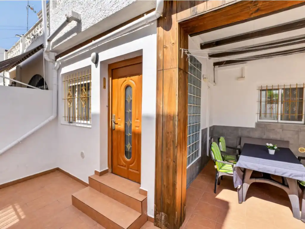 Casa adosada en venda en Torrevieja amb Aire condicionat, Moblat i Piscina comunitària